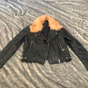 Black Leather jacket w/ fur | Adult Medium